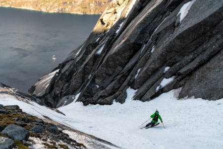 GLÆDER: I Glæder følger vi Petter Westgaard og hans søken i fjellet. Her fra Narvik. Foto: Kyrre Buxrud