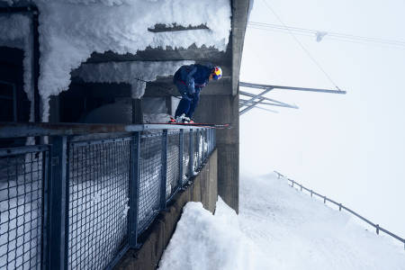 STJERNE: I den nyeste episoden av A Skier Knows møter vi PK Hunder. Foto: Peak Performance