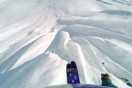 ANALYSERER: Henrik Windstedt analyserer egne fjellsider. Foto: Skjermdump
