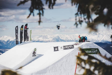 GJENNOMBRUDD: Ulrik Samnøy vant World Rookie Tour, og ble dermed auto-matisk kvalifisert til alle verdenscupene i år. Bilde: World Rookie Tour.
