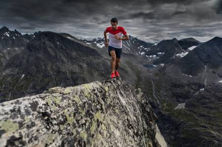 STØDIG: Kilian Jornet på Bispen i Romsdalen. Alle foto: Matti Bernitz