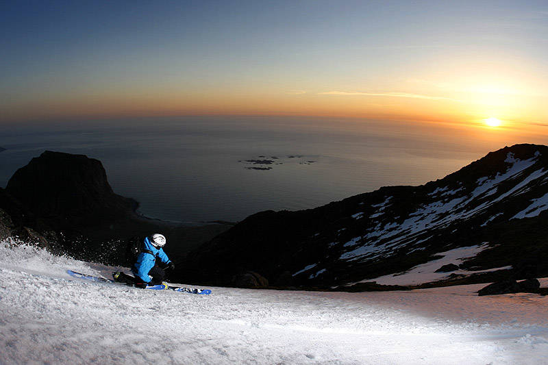 PÅ TELIS: Magnus Tveito i aksjon i Lofoten i gamle dager. Foto: Frode Sandbech