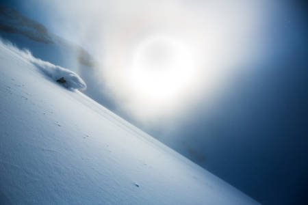 NOVEMBER: Engelberg i Sveits serverer ofte vinterens første pudderdager i Alpene, og det vet Piers Solomon å utnytte. Bildet ble tatt 26. november i 2013. Foto: Oskar Enander