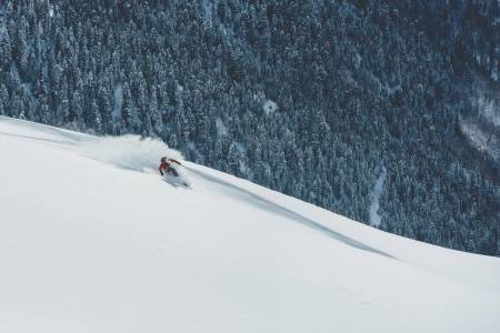 GOLDALEN: Svanetiske fjellsider er laga for lange telemarksvingar. Alle foto: Bård Basberg
