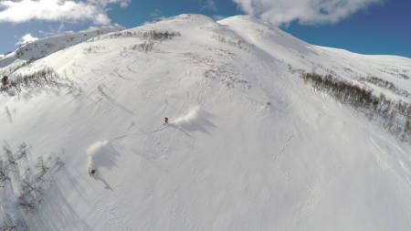 OFFPISTEKLASSIKER: Sjelden har vi sett en så vellaget film fra Kinnpiken i Oppdal –en av landets beste heisbaserte frikjøringsturer. Foto: Kent Skorstad