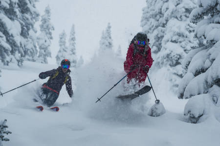 SHREDINNE: Ida Nilsen er ikke fremmed for verken dyp snø eller bratt skikjøring. Foto; Mattias Fredriksson