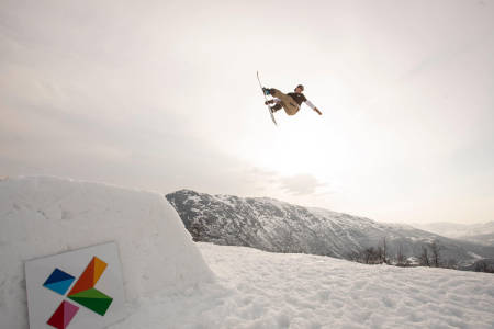 FET SETUP: Vårens feteste park bygges i Solheisen i Hemsedal i disse dager. Dette er fra testing onsdag denne uka. Foto: Kalle Hägglund