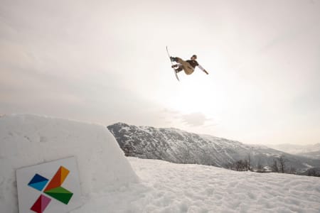 FET SETUP: Vårens feteste park bygges i Solheisen i Hemsedal i disse dager. Dette er fra testing onsdag denne uka. Foto: Kalle Hägglund