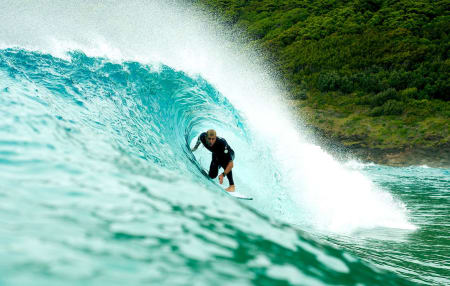 Mick Fanning ligger noen stusselige poeng bak Kelly Slater i sammendraget og sulten på å ta tilbake ledelsen.