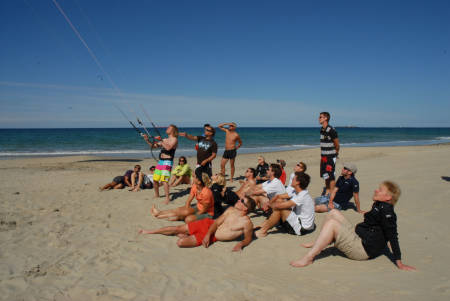 KITEMEKKA: Borestranden på Jæren er et prefekt plass for kursing av kite. Siden sporten kom til Norge har tusenvis av mennesker lært seg kunsten å styre dragen nettopp her. Bilde: Bilde: Anne-Christine P. Meling