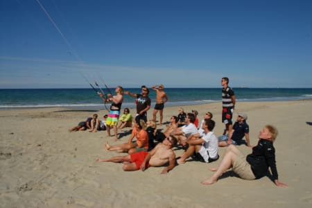 KITEMEKKA: Borestranden på Jæren er et prefekt plass for kursing av kite. Siden sporten kom til Norge har tusenvis av mennesker lært seg kunsten å styre dragen nettopp her. Bilde: Bilde: Anne-Christine P. Meling