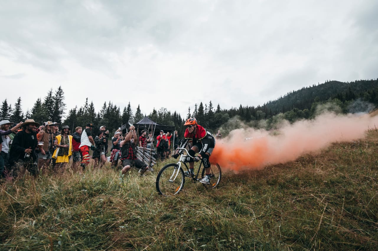TRUE KLUNKER: Erling Grøstad holdt det så ekte som mulig under lørdagens race.