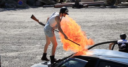 BUDSJETTSMELL: Det gikk rimelig hardt for seg under filmingen til årets Huckshoot.