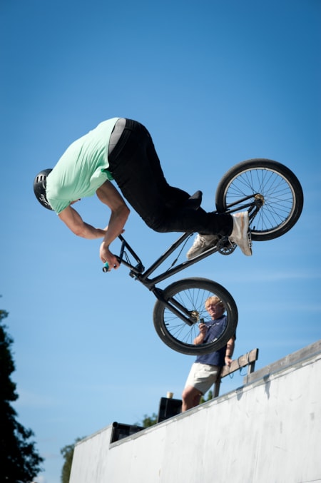 Vert var tilbake på NM-programmet, og Didrik setter en barspin to x-up. Foto: Mads Huseby