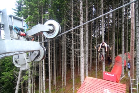 BYGDEGUTT: Sånn ser det ut når folk fra Vang i Valdres går for en heelclick. Foto: Tore Meirik