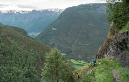 GAMLE KUNSTER: Norsk veibyggingskunst anno 1650 Holder fortsatt mål og gir etterlengtet flyt ned fra Fuglesteg.