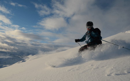 Finn et par telemarkski som bærer deg i løssnøen. Foto: Sandra Lappegard