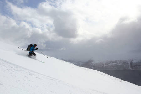 TIDLIG UTE: Gillavarri i Kåfjord er et fantastisk skifjell -også ofte allerede i oktober. Foto: Tore Meirik