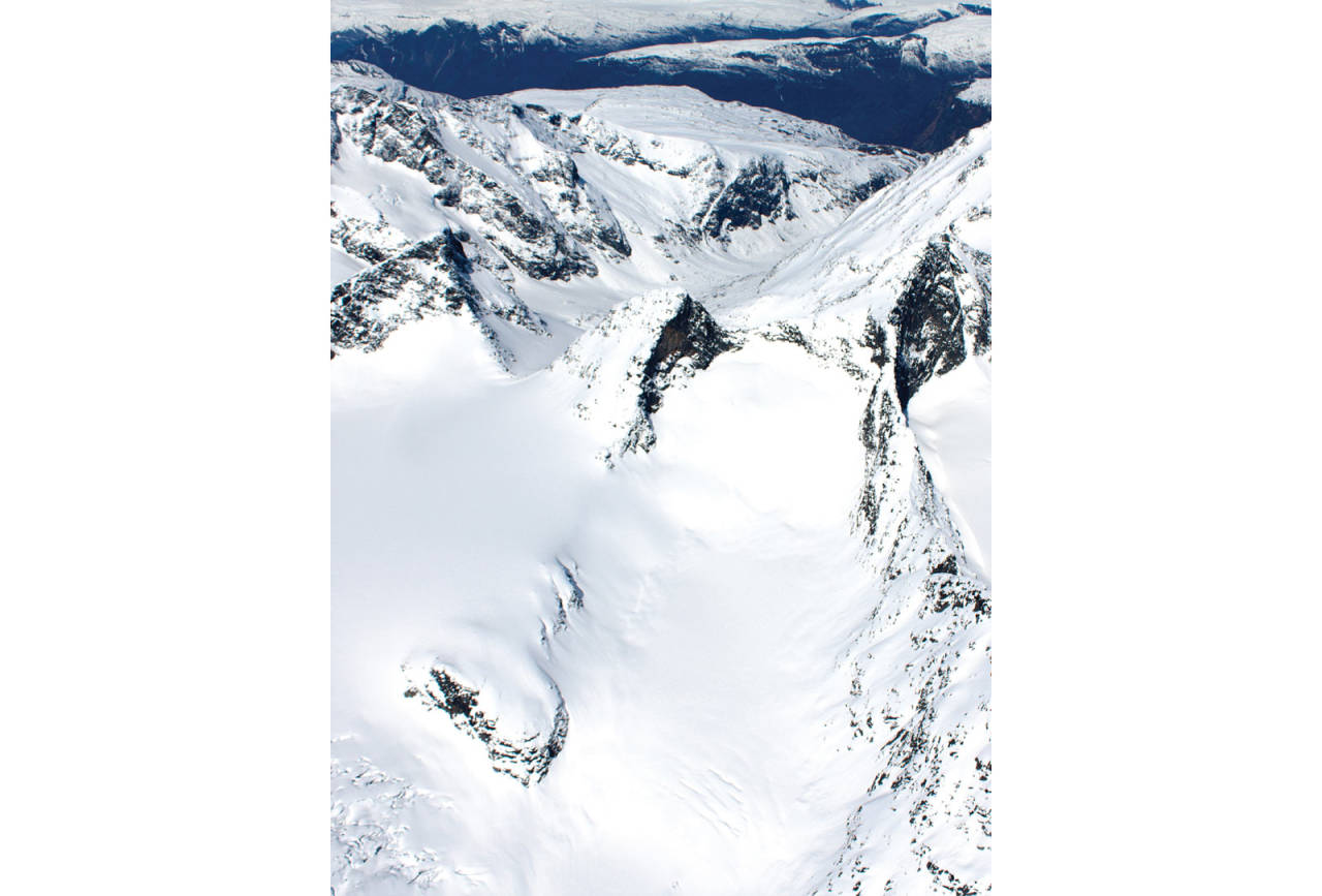 Austre Ringstind og Stølsmaradalsbreen frå søraust. / Toppturar i Sogn.