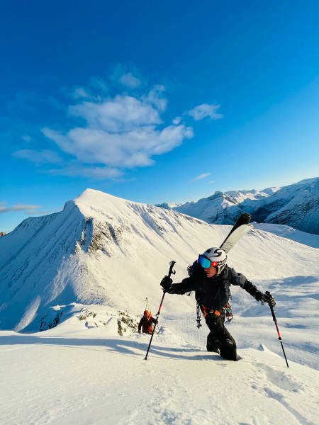 Vemund jobber seg raskt og effektivt oppover. Foto: Espen Helgesen