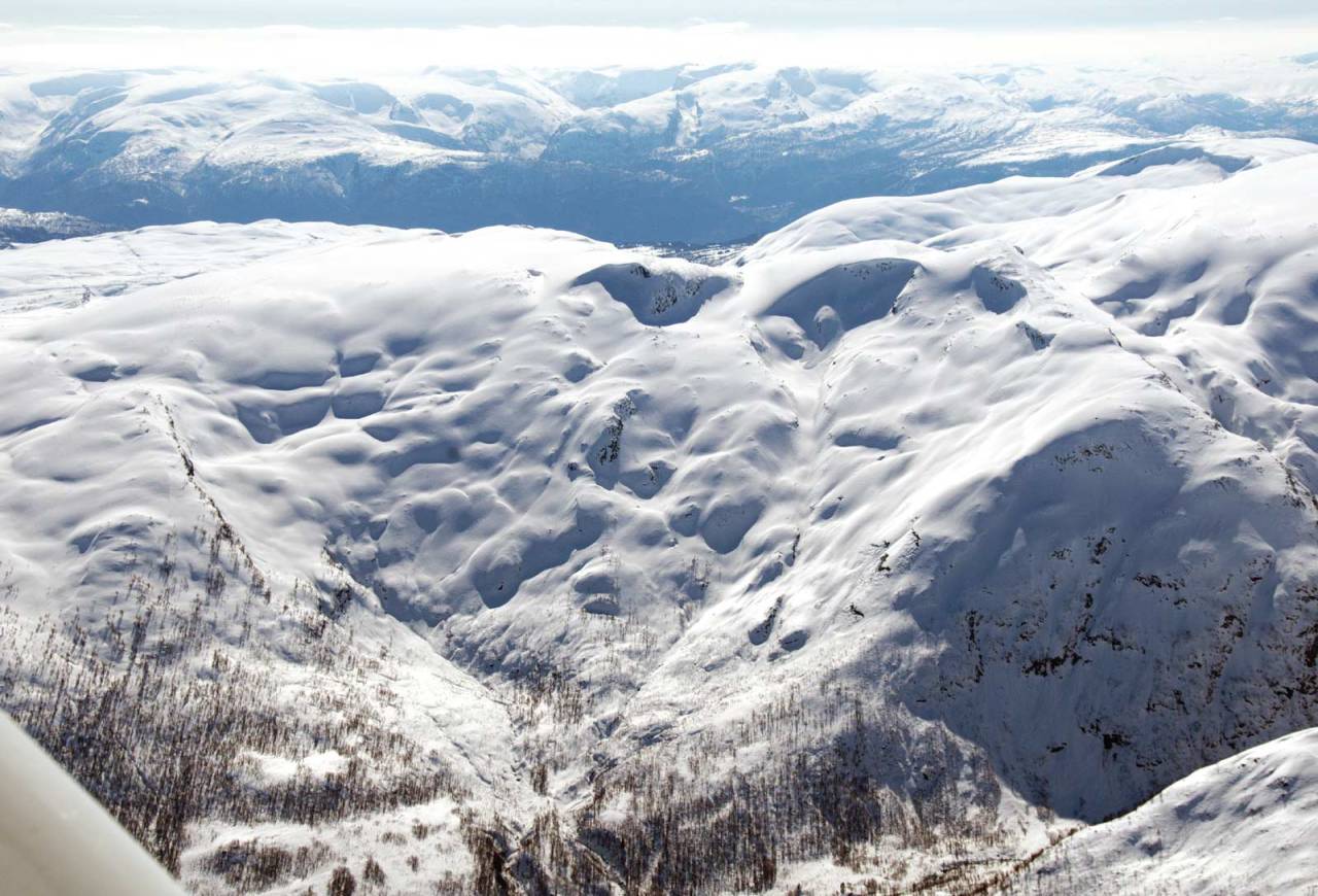 Svarteholten, Blåfjell, Nonsholten og Grånipa frå Nord. / Toppturar i Sogn.