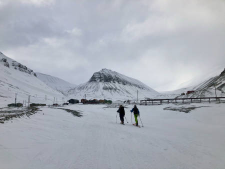 På vei forbi Nybyen. Foto: Lisa Kvålshaugen Bjærum