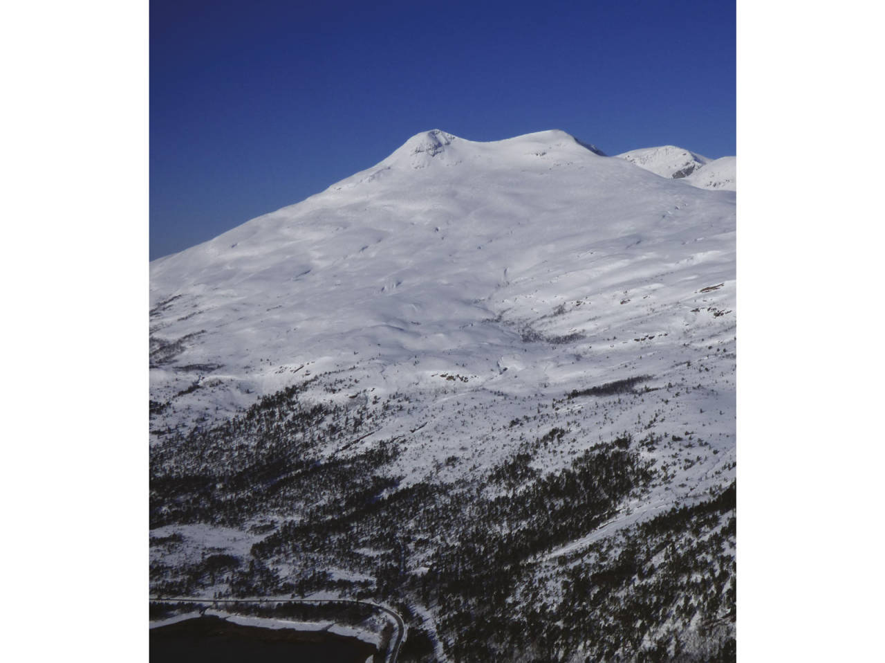 Helligtinden 948 moh fra Toppturer rundt Harstad