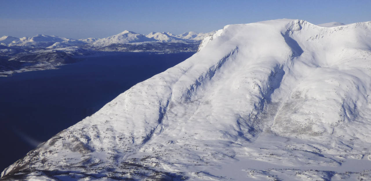 Lasselitinden 896 moh fra Toppturer rundt Harstad