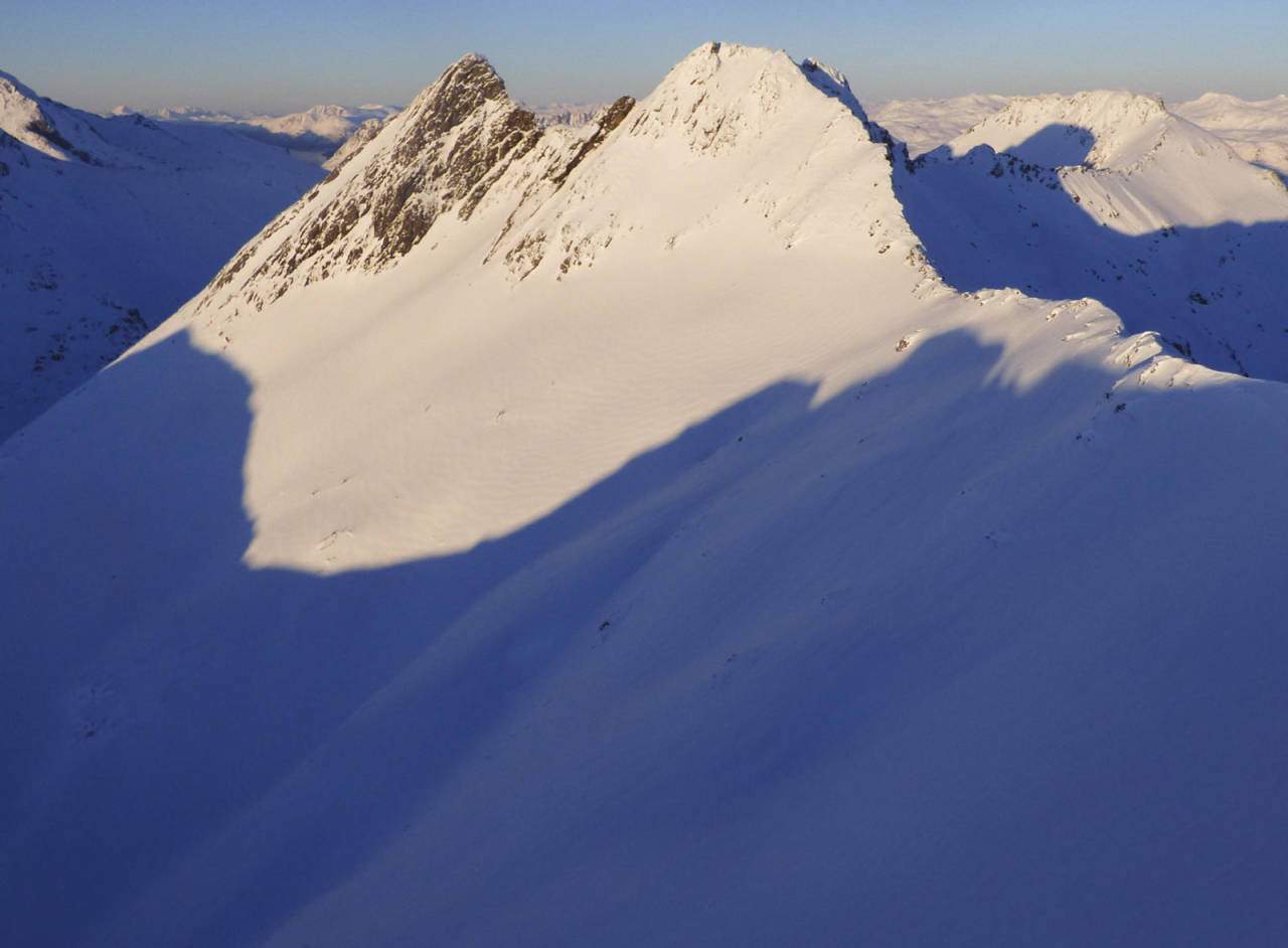 Løbergdalstindan 969 moh fra Toppturer rundt Harstad