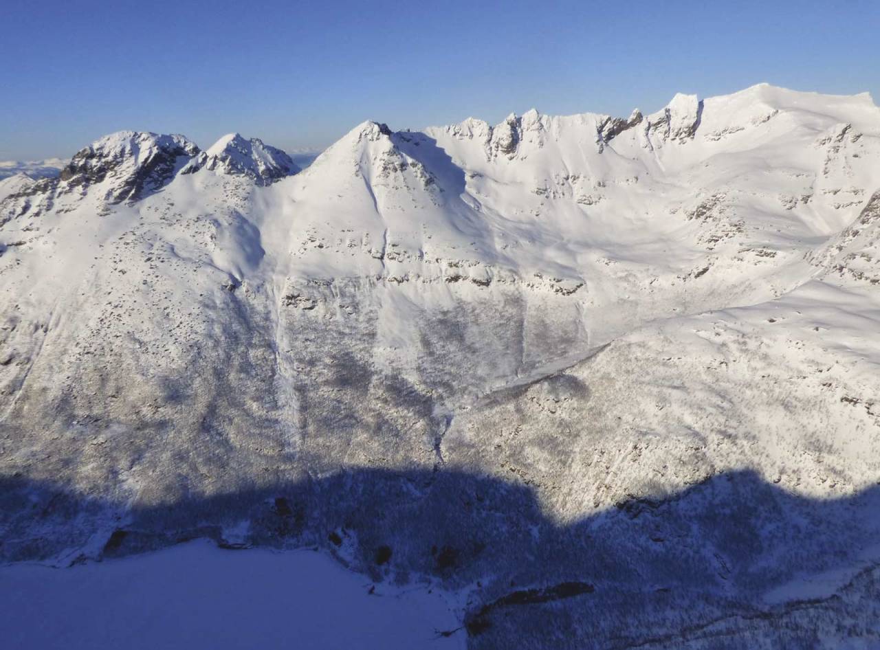 Skartinden 1150 moh fra Toppturer rundt Harstad