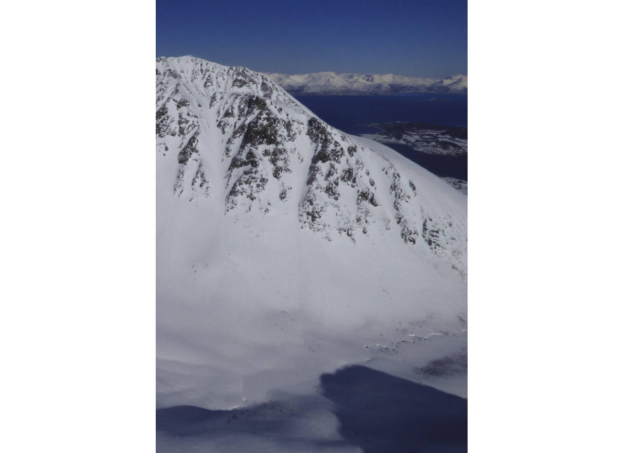 Skjellesvikgalten 800 moh fra Toppturer rundt Harstad