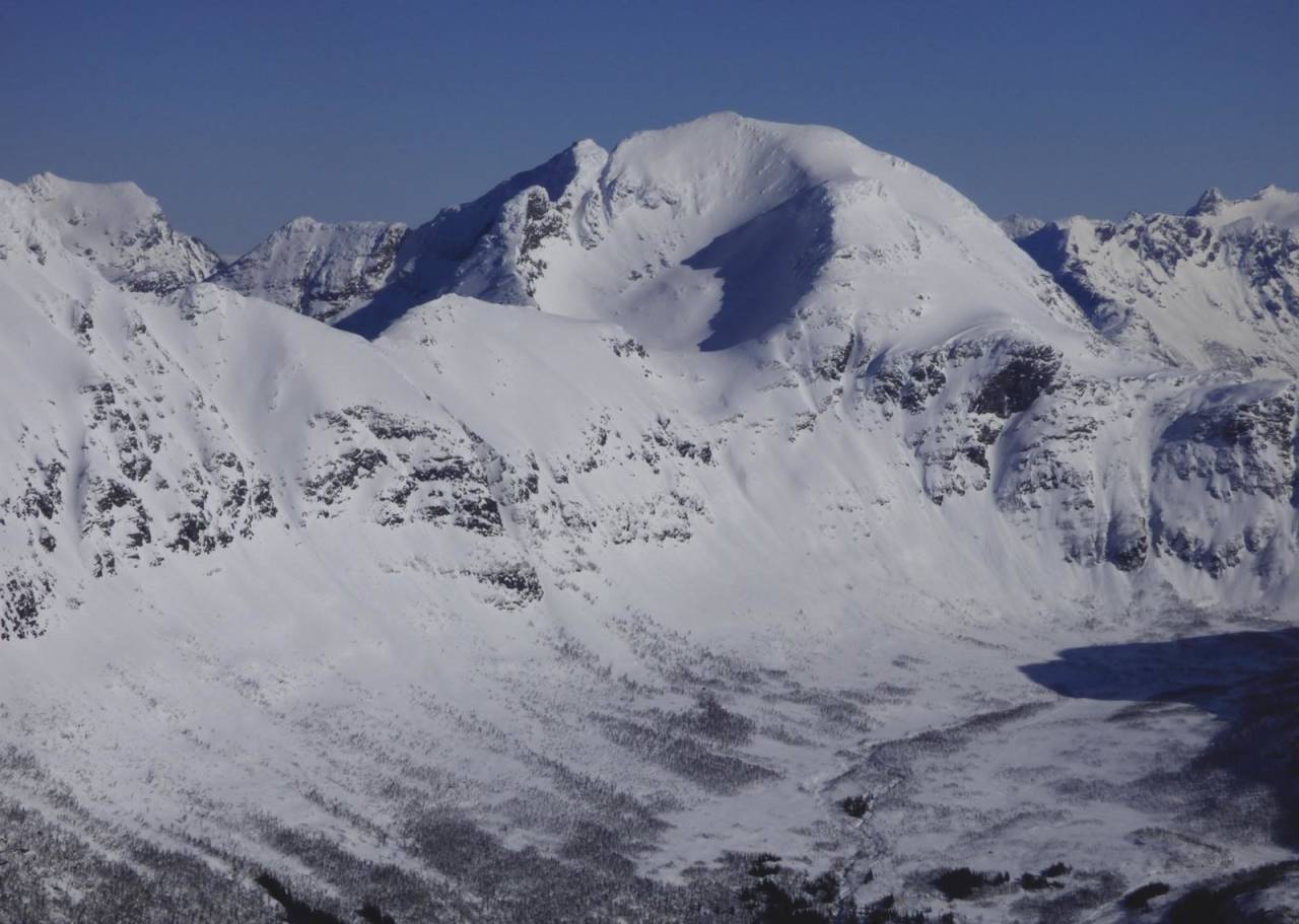 Snøtinden 1215 moh fra Toppturer rundt Harstad