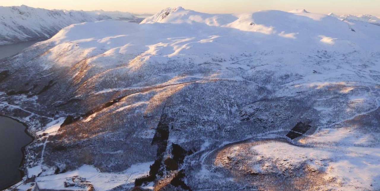 Tverrfjellet 899 moh fra Toppturer rundt Harstad