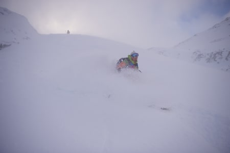 SNØ: Dag Inge Bakke håper på like gode snøforhold i år. Foto: Johan Wildhagen