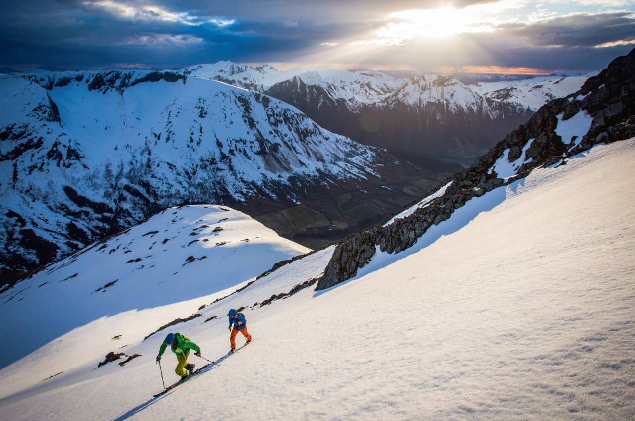 Frå ein kveldstur til Trollvasstinden i magisk lys. Foto: Håvard Myklebust.