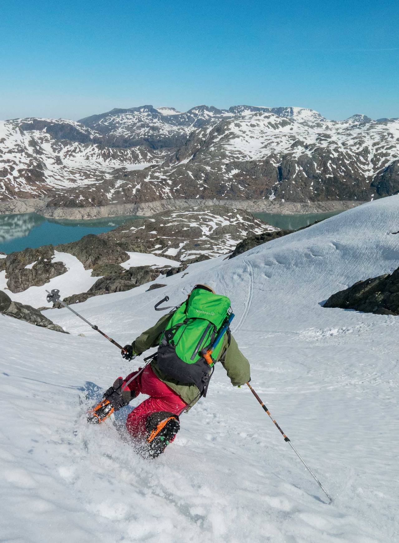 Telemark, baby! Her er Vidar Mong på vei ned normalveien på Blådalshorga. Foto: Ida Sollie. /Toppturer i Sørvest.