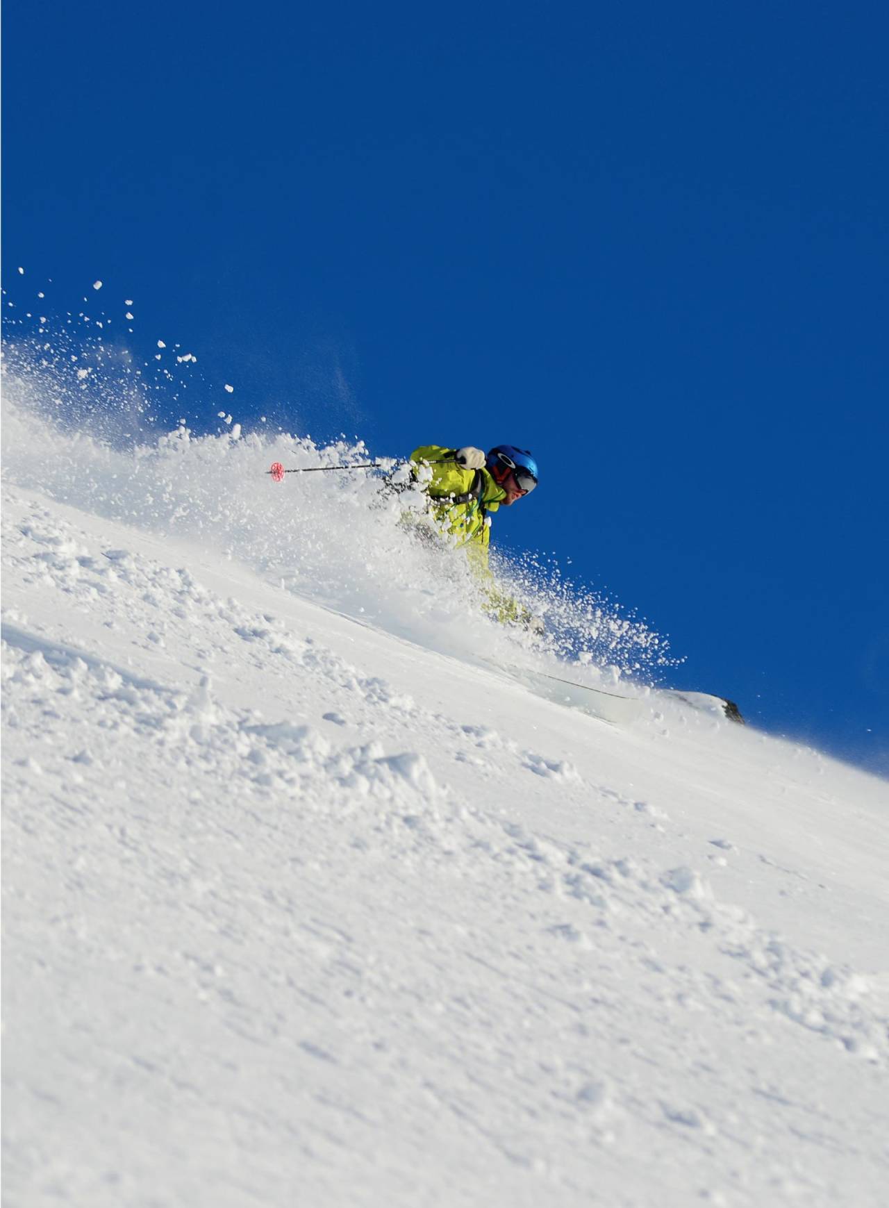 Asbjørn Hegdal viser seg frem på en pudderdag i Hunnedalen. Foto: Øyvind Salvesen