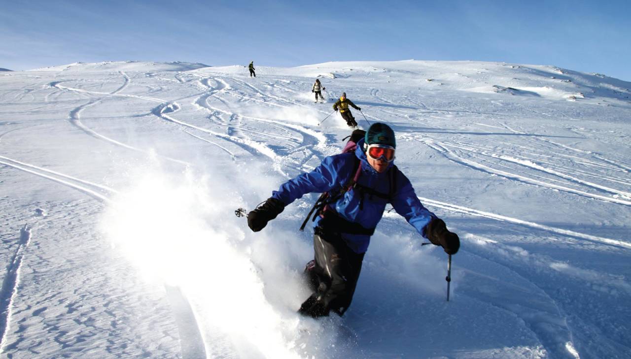 Ned sørsida av Blåfjellet. Foto: Vegard Vereide. / Toppturar i Sogn