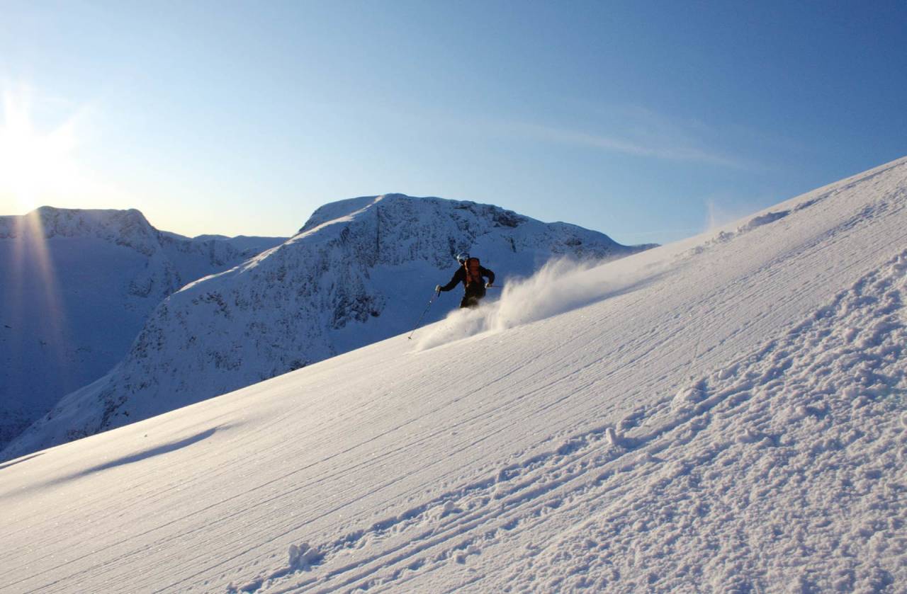 Toppryggen frå Lammanipa, Normalvegen 18.4. Foto: Andreas Haslestad. Toppturar i Sogn.