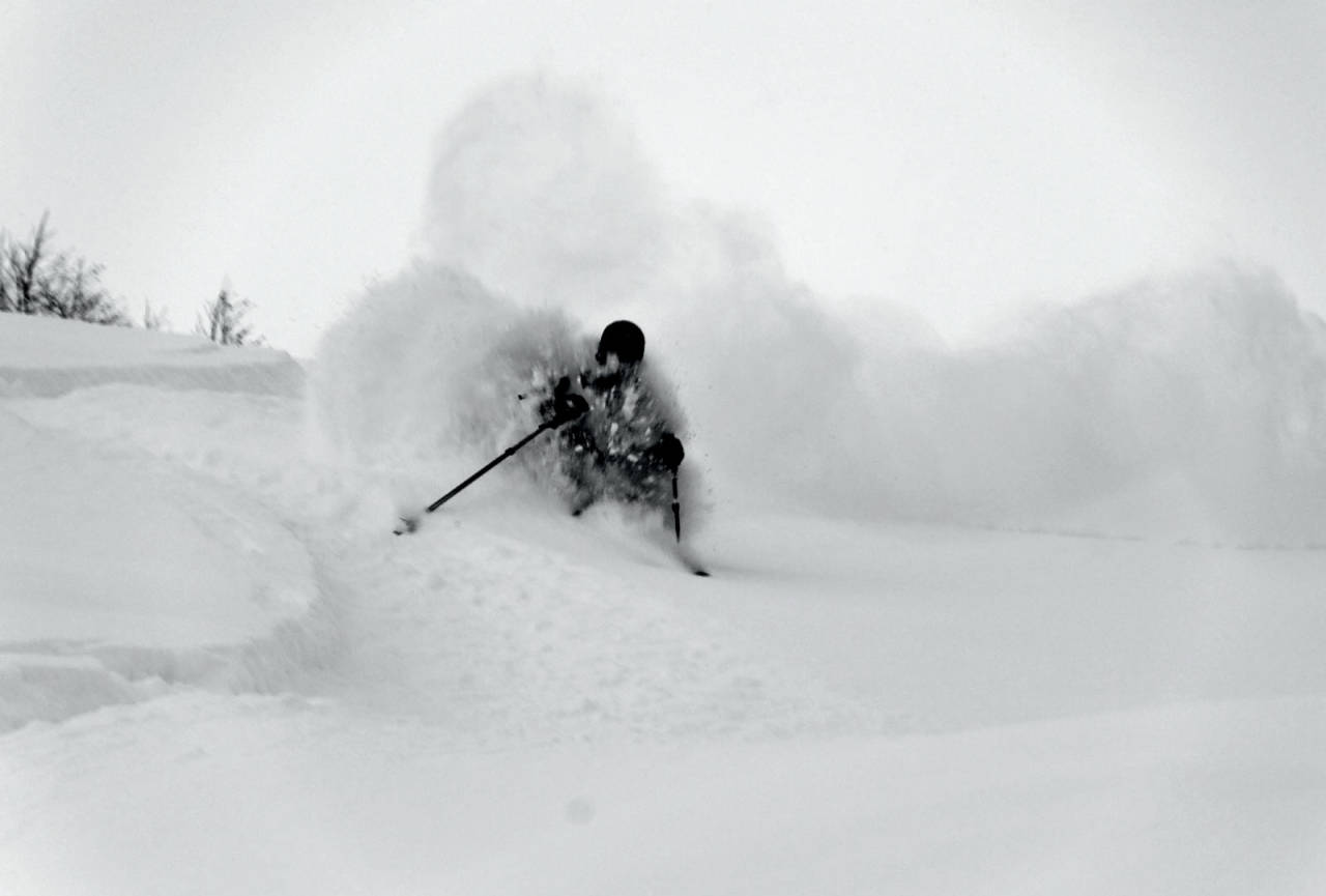 Dunsnø i Leirdalen. Foto: Bjørnar Bjørhusdal. / Toppturar i Sogn.