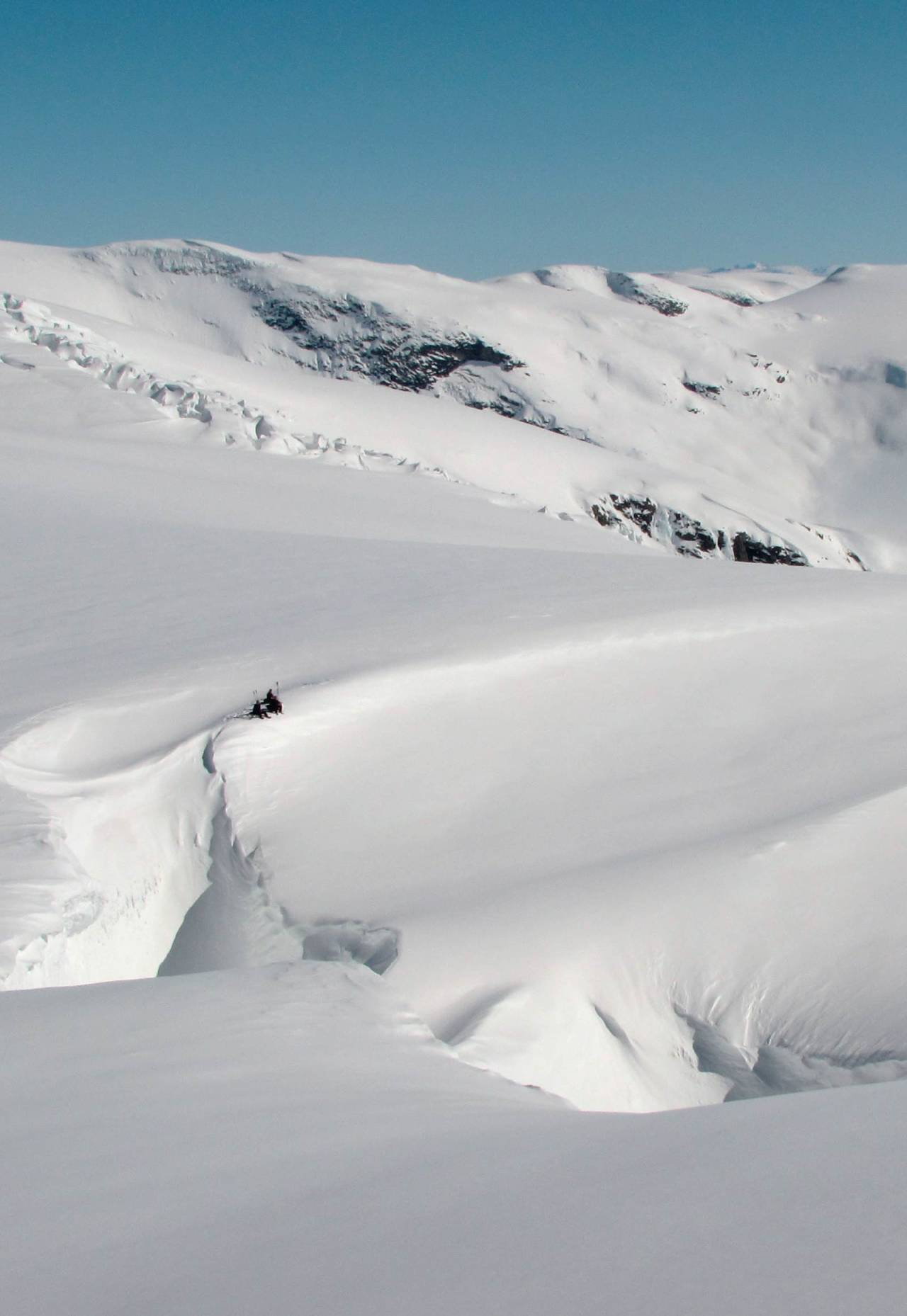 Matpause ved Bings gryte. Foto: Brit Siv Fimland. / Toppturar i Sunnfjord