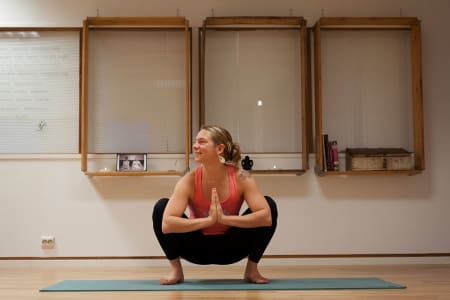 YOGA: Bli sterk - både fysisk og mentalt. Her får du de beste øvelsene for skikjørere. Foto: Velina Ninkova