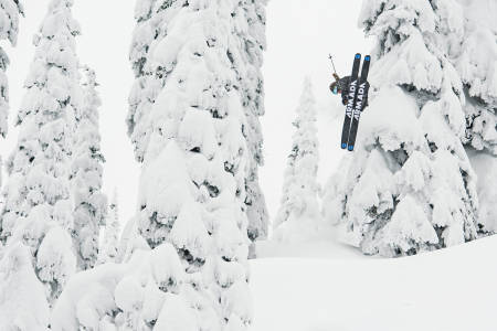 LKENE SKI: Liker du å leke deg i dyp snø? Da finner du skiene for deg her. Foto: Armada