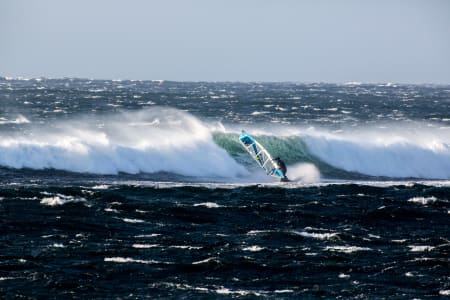Glenn Aspen gir jernet, med brudeslør hele veien. Foto: Otto L. Motzke