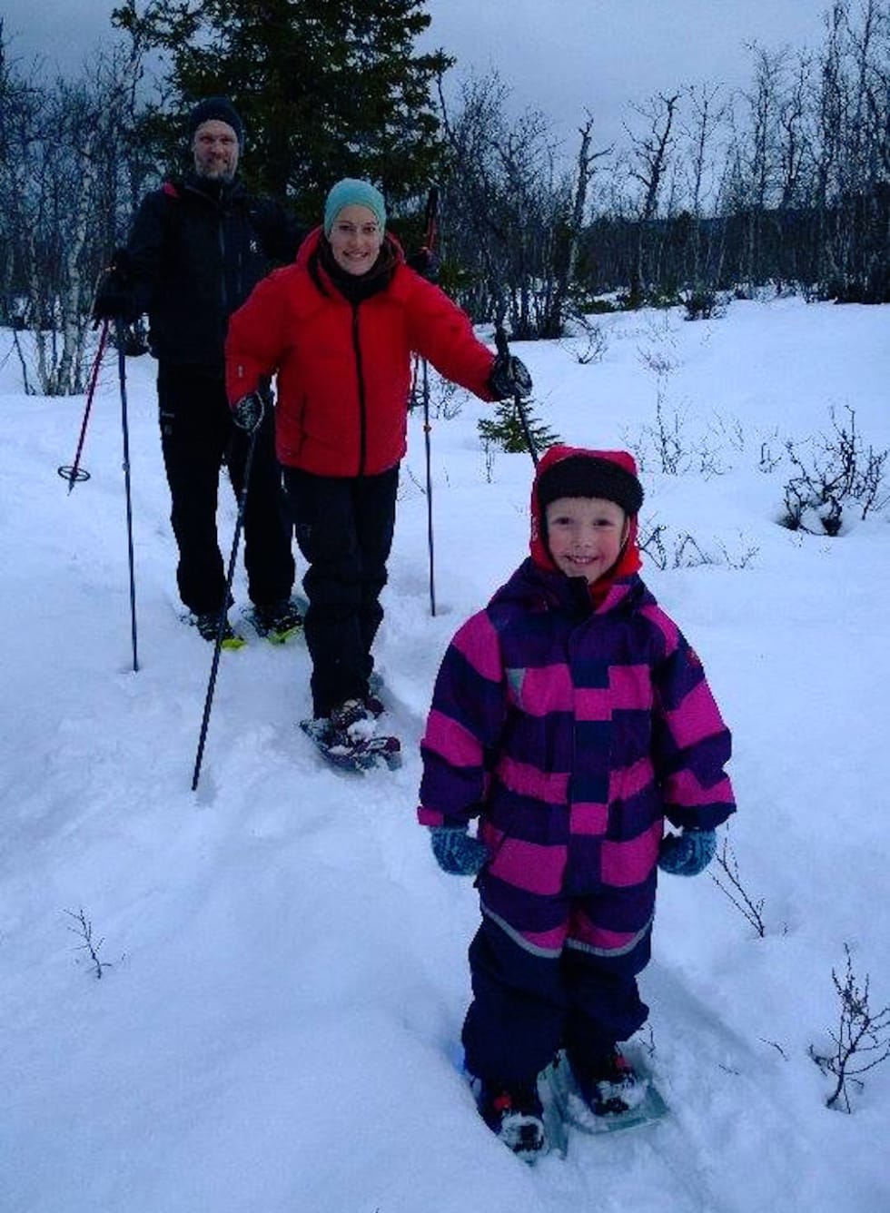Alle kan bidra med tråkking. Foto: Nina Gässler Snowshoers - Nina Gässler - 1000x