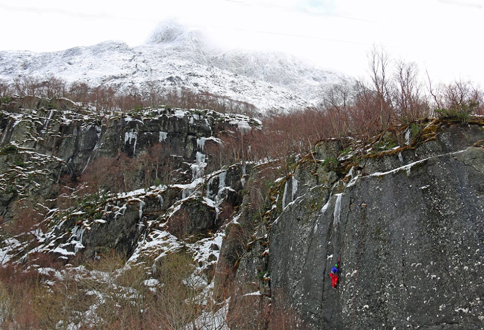 4-AK---Larissa-på-Trollsvaet,-Romsdalshorn-bak19