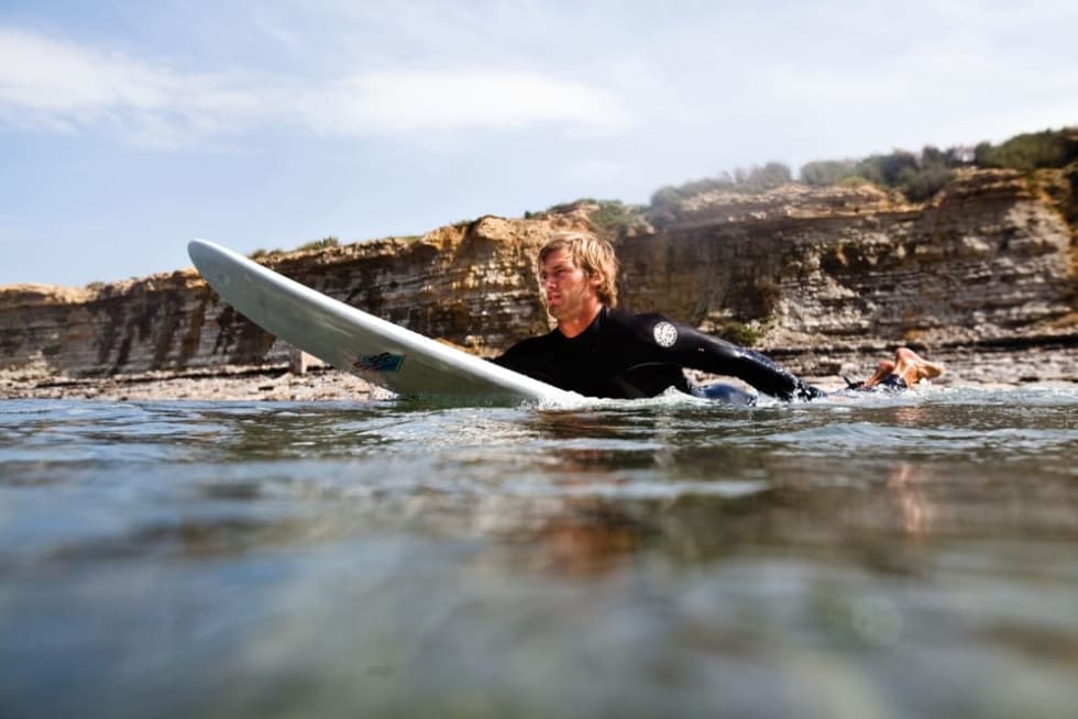 slik-padler-du-paa-surfbrett-christian-nerdrum
