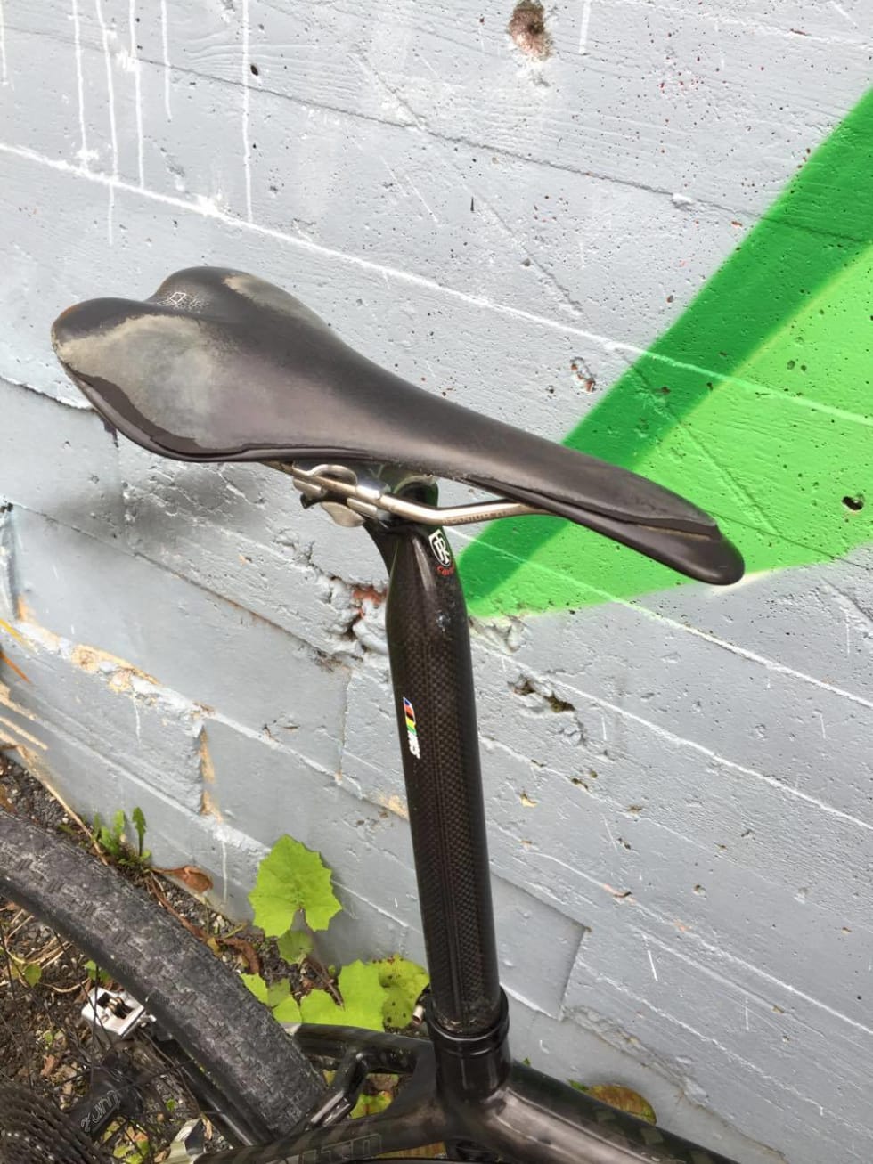 RULLET LITT: Klassiker-setet fra Selle Italia har fått merke bruken på en av favorittsyklene til Lars Ragnar. 20930299_10156951955947588_540071624_o