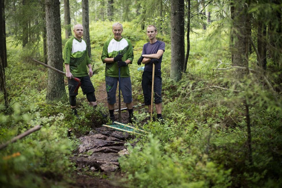 ILDSJELER: Selv med god dugnadshjelp innimellon, har det blitt mye arbeid på den harde kjerne i NOTS´Oslo og Omegn. Fra venstre: Bjørn André Enoksen, Øyvind Rørslett og Espen Bjella Unneberg. _63A2586