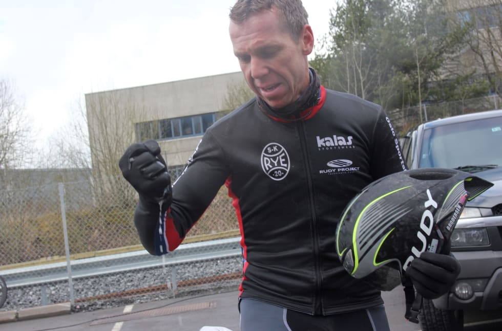 Thomas Brodersen kjørte med flere kilo ekstra på kroppen, i form av regnvann i alt tøy fra topp til tå. Foto: Ingeborg Scheve Thomas Brodersen 1400x924